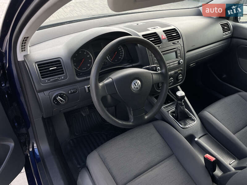 Хэтчбек Volkswagen Golf 2005 в Калуше