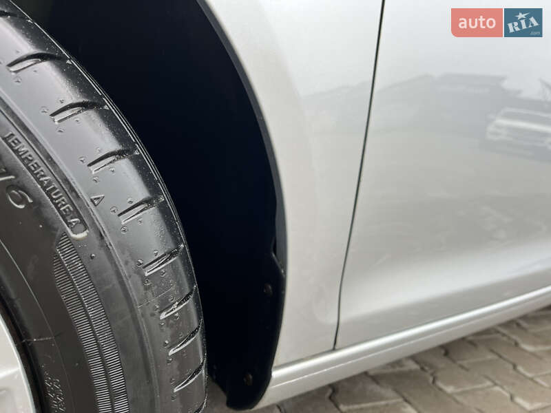 Универсал Volkswagen Golf 2011 в Черновцах