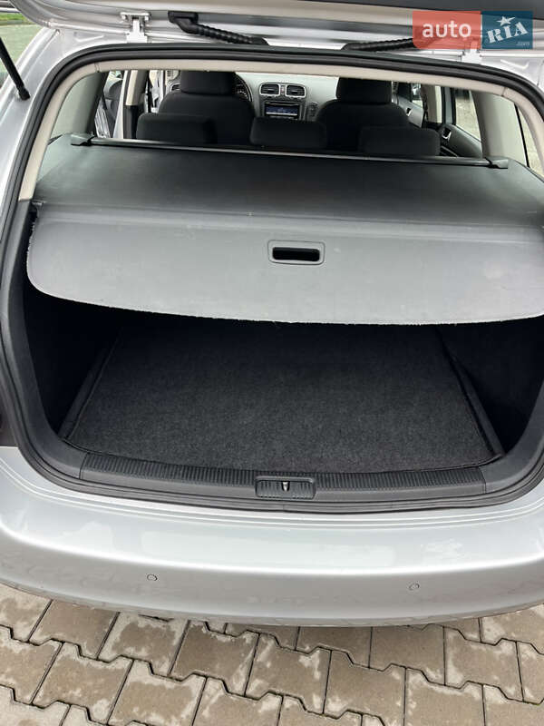 Универсал Volkswagen Golf 2011 в Черновцах