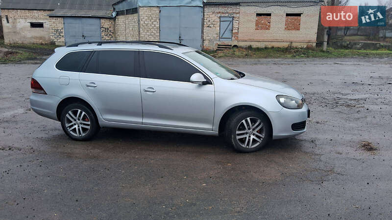 Универсал Volkswagen Golf 2009 в Томашполе