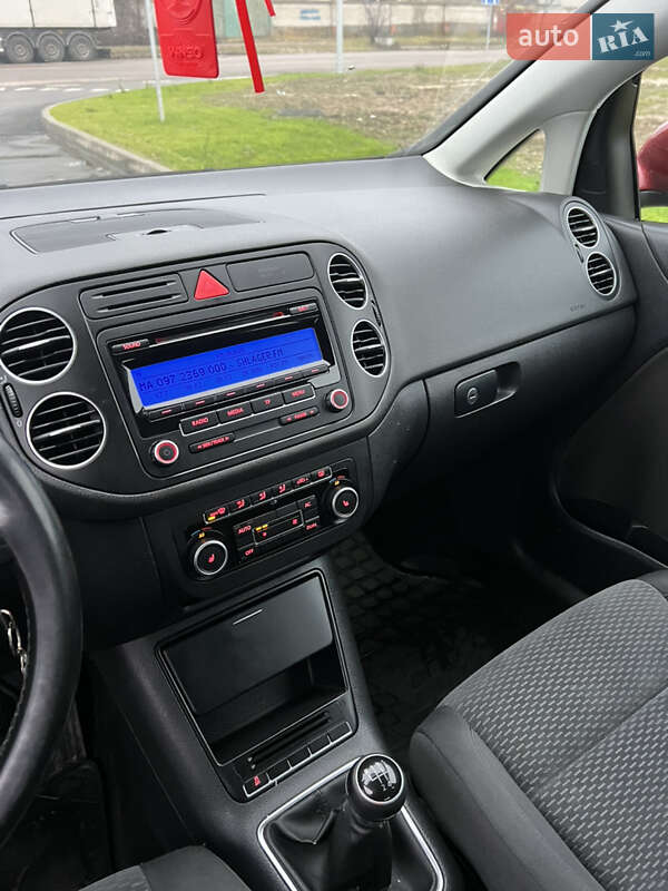 Хэтчбек Volkswagen Golf 2010 в Шостке