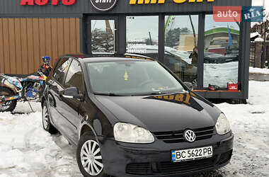 Хетчбек Volkswagen Golf 2005 в Стрию