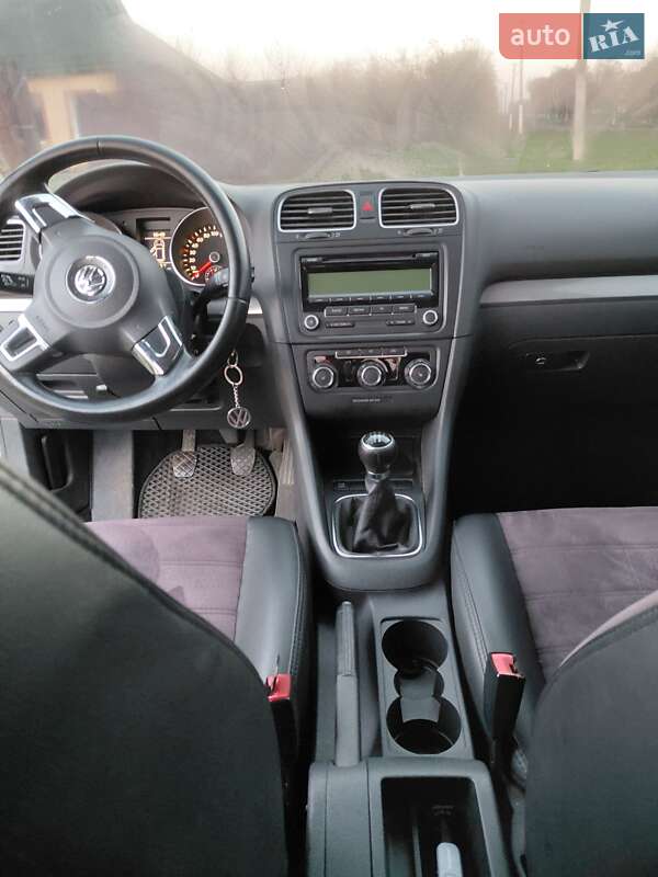 Хэтчбек Volkswagen Golf 2009 в Сахновщине