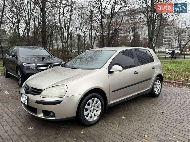 Хэтчбек Volkswagen Golf 2005 в Львове