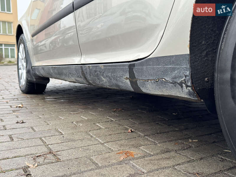 Хэтчбек Volkswagen Golf 2005 в Львове