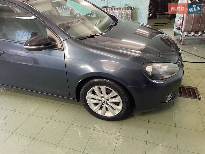 Хэтчбек Volkswagen Golf 2011 в Золочеве