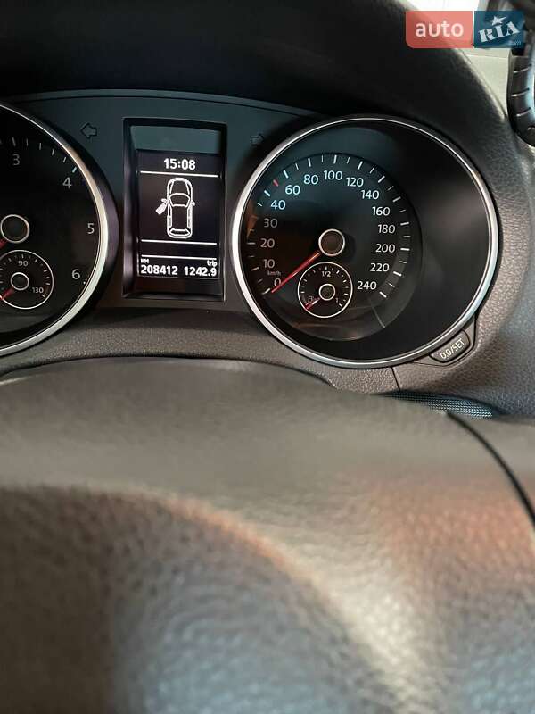 Хэтчбек Volkswagen Golf 2011 в Золочеве