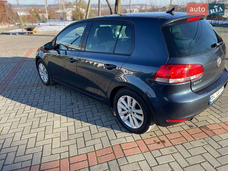 Хэтчбек Volkswagen Golf 2011 в Золочеве