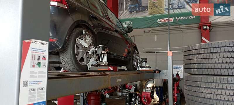 Хетчбек Volkswagen Golf 2009 в Чернігові