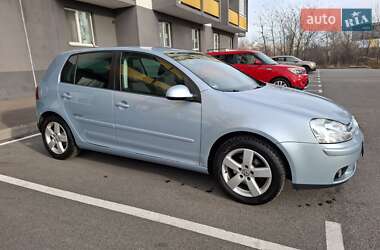 Хэтчбек Volkswagen Golf 2008 в Киеве