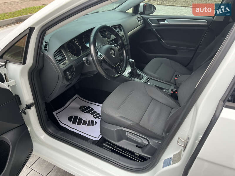 Хетчбек Volkswagen Golf 2014 в Чернівцях