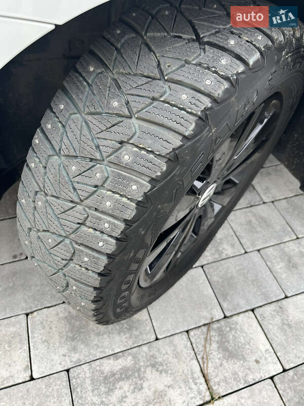 Хетчбек Volkswagen Golf 2014 в Чернівцях