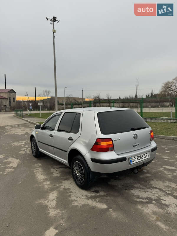 Хетчбек Volkswagen Golf 2003 в Борщеві
