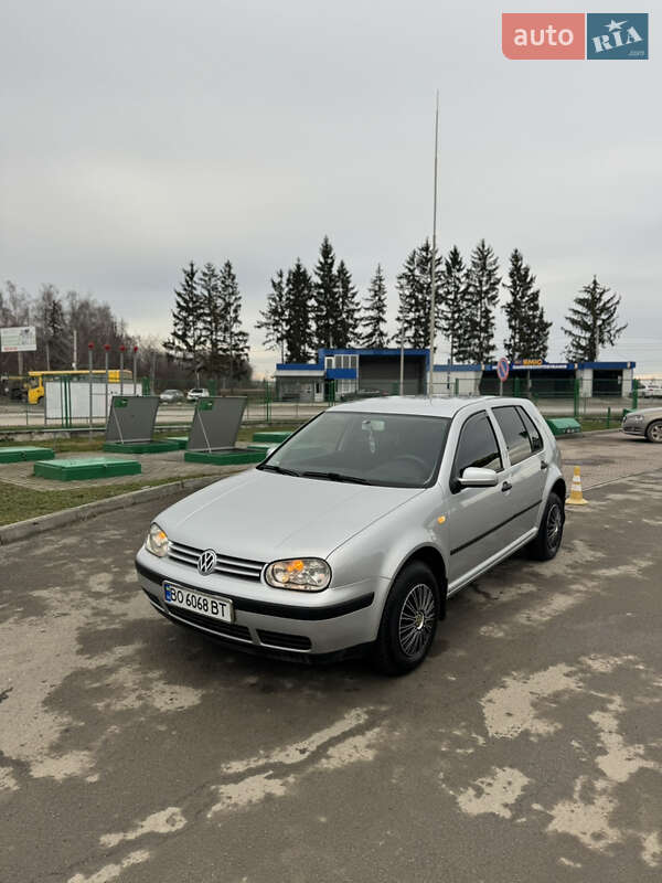 Хетчбек Volkswagen Golf 2003 в Борщеві