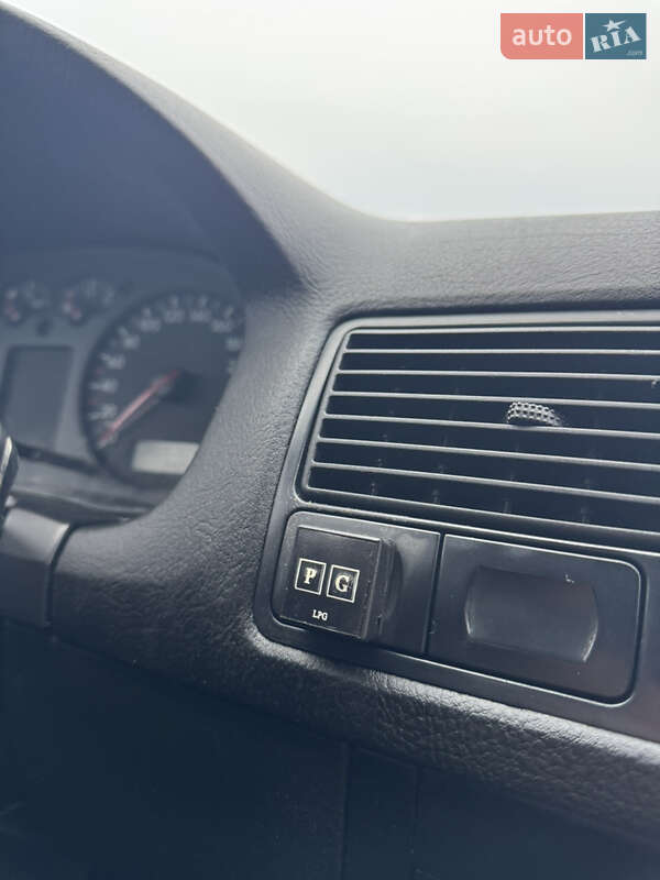 Хетчбек Volkswagen Golf 2003 в Борщеві