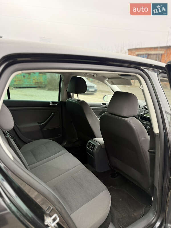 Хэтчбек Volkswagen Golf 2009 в Сумах