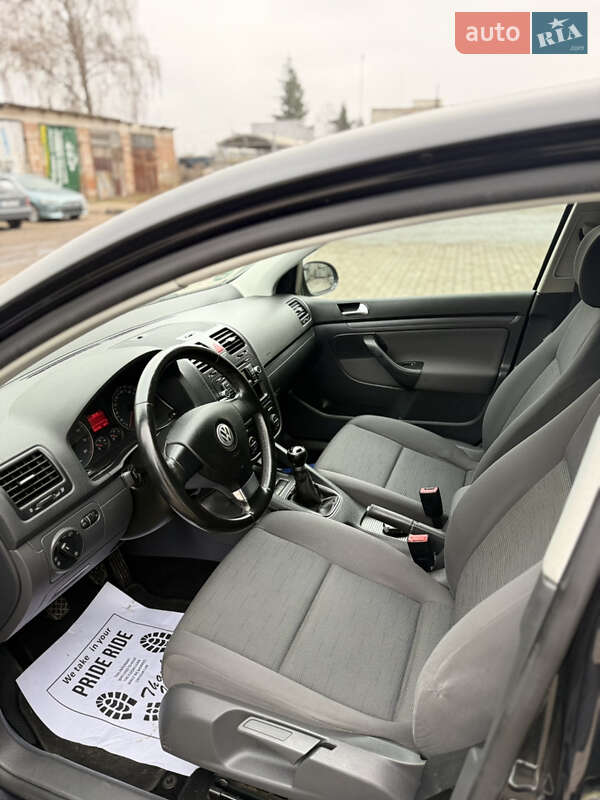 Хэтчбек Volkswagen Golf 2009 в Сумах