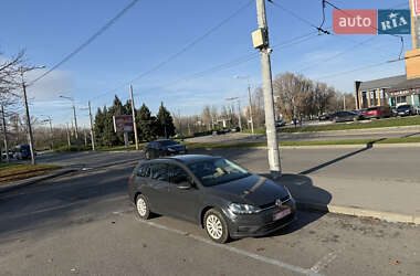 Універсал Volkswagen Golf 2017 в Дніпрі