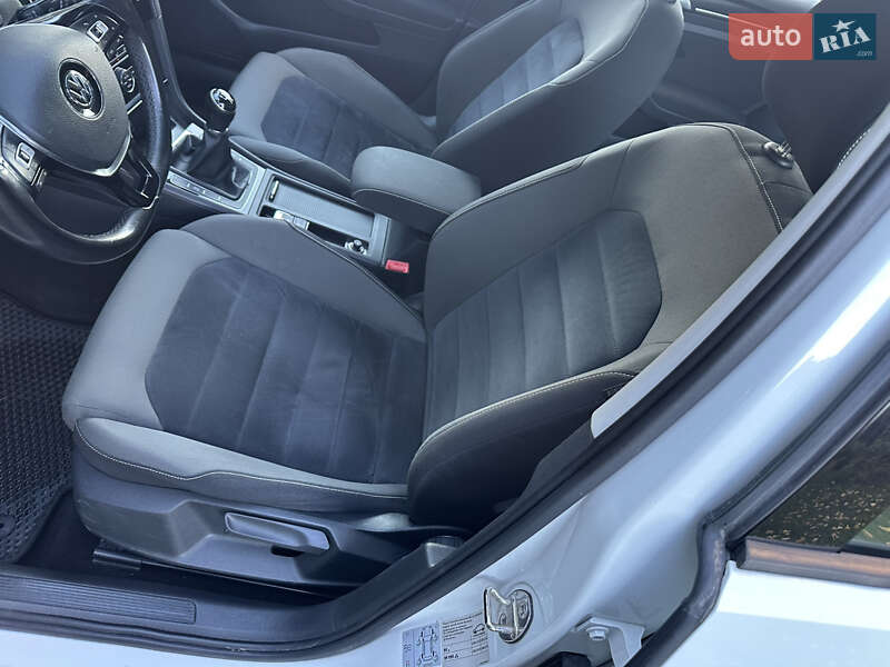 Хэтчбек Volkswagen Golf 2015 в Хмельницком