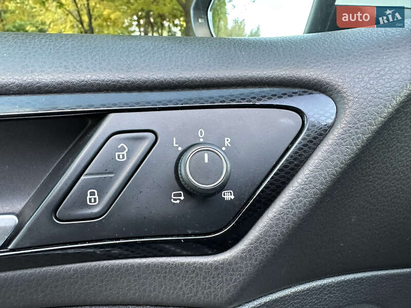 Хэтчбек Volkswagen Golf 2015 в Хмельницком