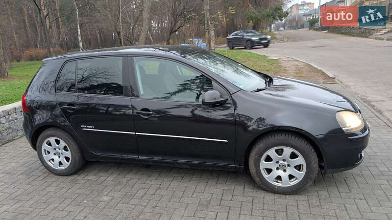 Хэтчбек Volkswagen Golf 2008 в Черкассах