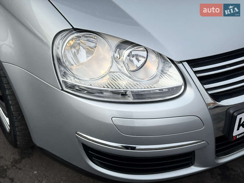 Універсал Volkswagen Golf 2009 в Вінниці