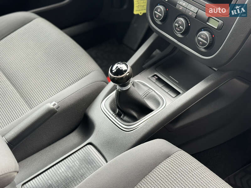 Універсал Volkswagen Golf 2009 в Вінниці