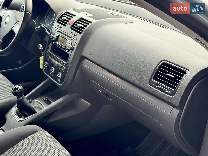 Універсал Volkswagen Golf 2009 в Вінниці