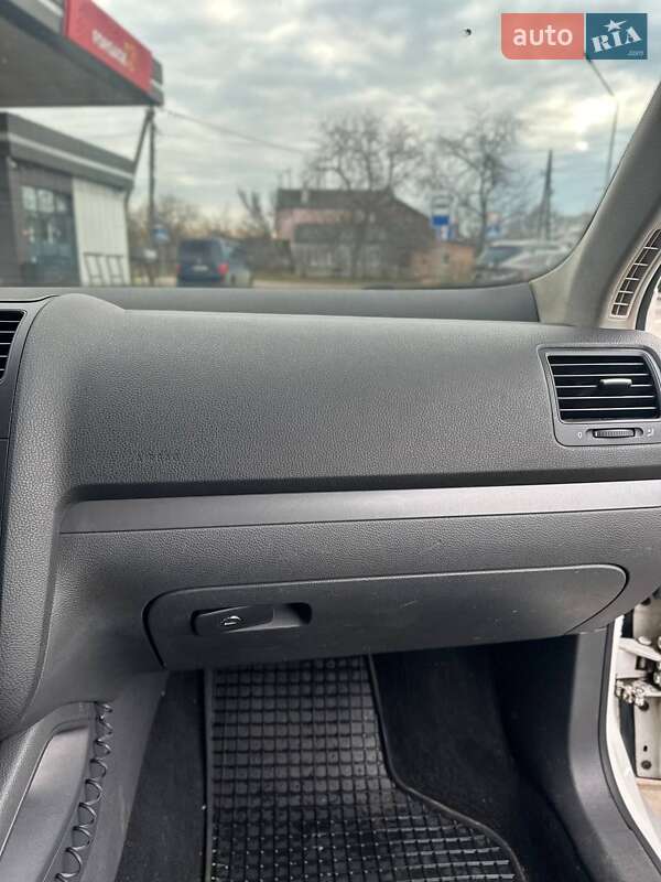 Универсал Volkswagen Golf 2009 в Житомире