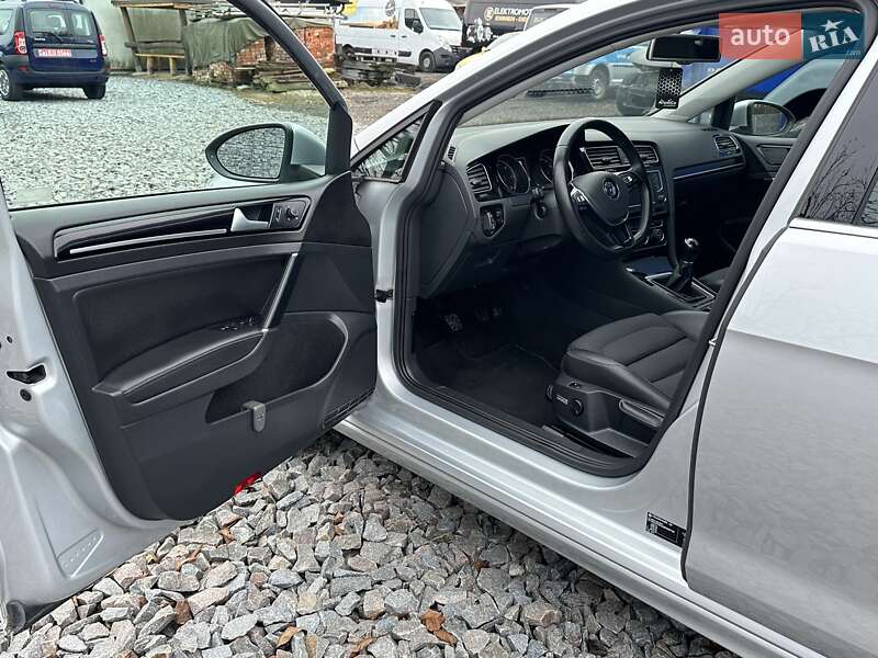 Универсал Volkswagen Golf 2015 в Ровно