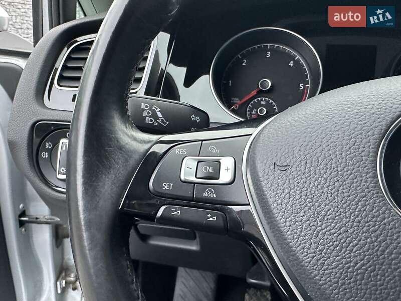 Универсал Volkswagen Golf 2015 в Ровно