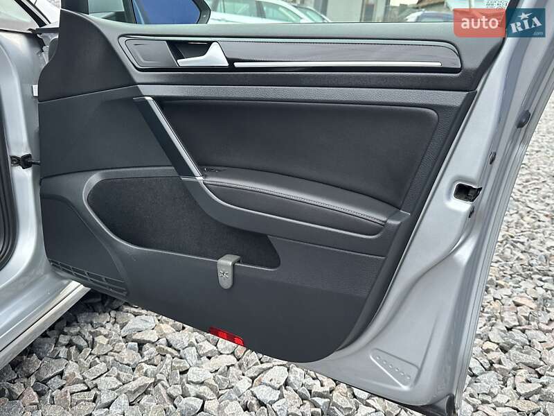 Универсал Volkswagen Golf 2015 в Ровно