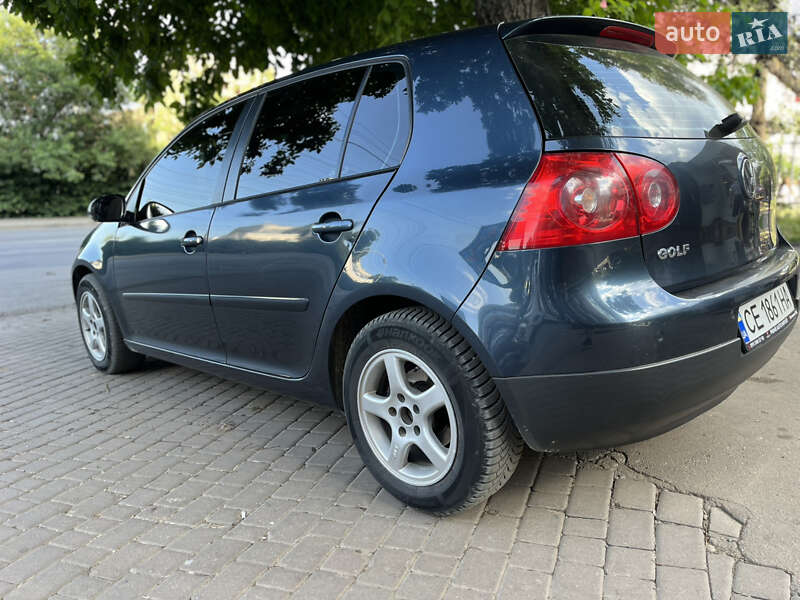 Хетчбек Volkswagen Golf 2006 в Чернівцях
