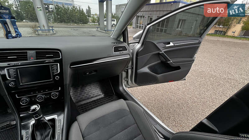 Універсал Volkswagen Golf 2016 в Кам'янець-Подільському