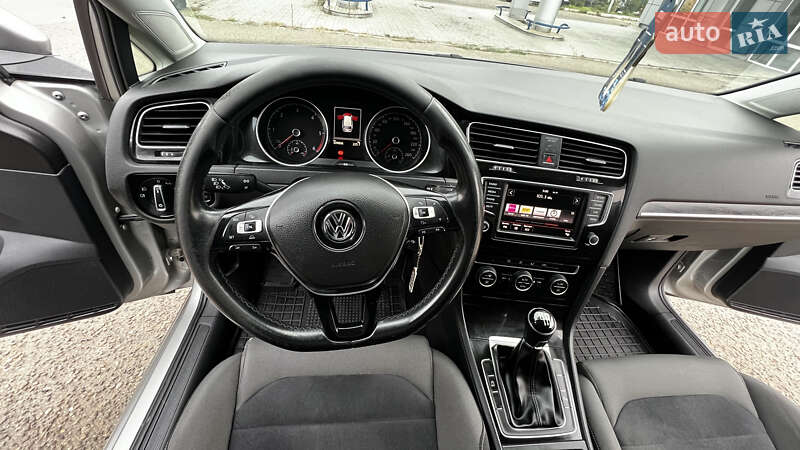 Універсал Volkswagen Golf 2016 в Кам'янець-Подільському