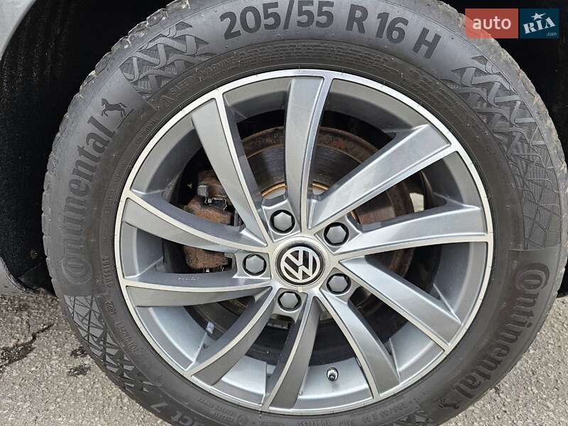 Универсал Volkswagen Golf 2012 в Ивано-Франковске