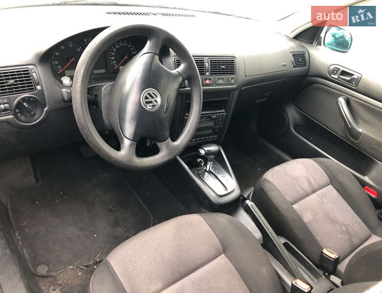 Хэтчбек Volkswagen Golf 2001 в Луцке
