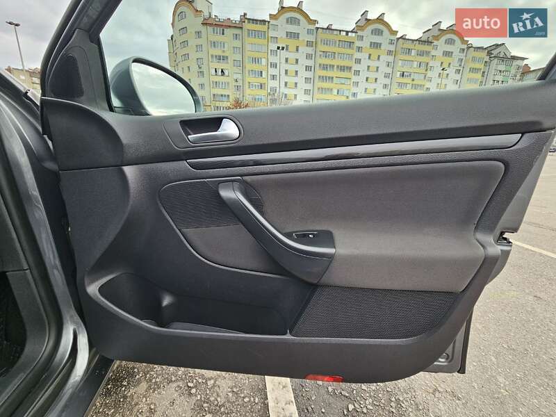 Универсал Volkswagen Golf 2012 в Ивано-Франковске