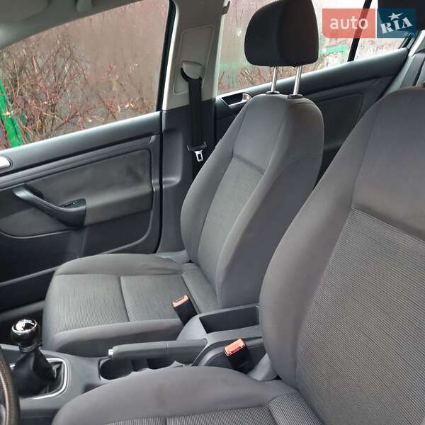 Хэтчбек Volkswagen Golf 2005 в Виннице