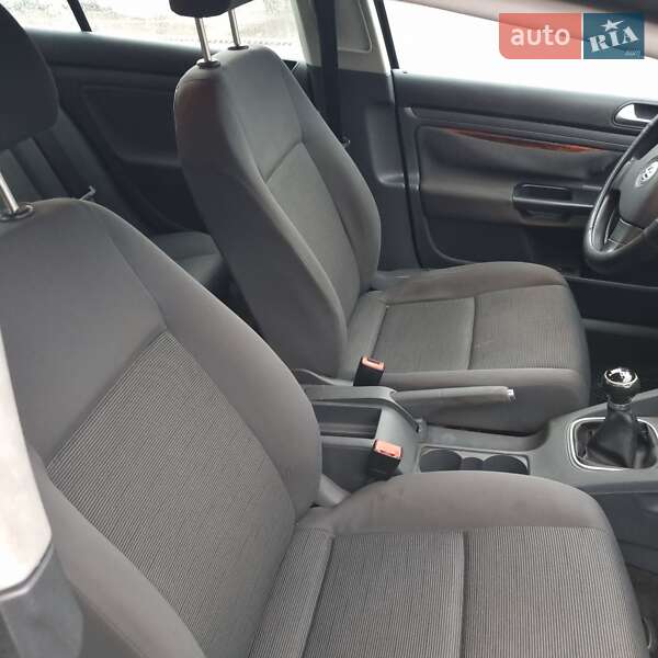 Хэтчбек Volkswagen Golf 2005 в Виннице