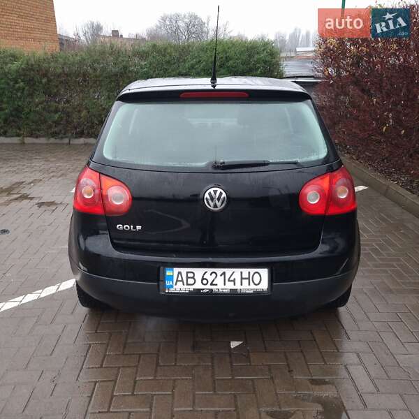 Хэтчбек Volkswagen Golf 2005 в Виннице
