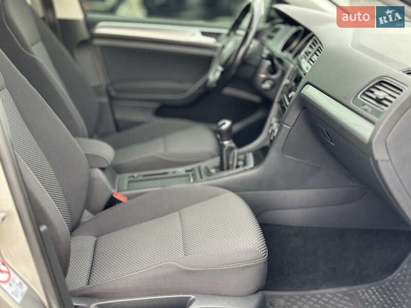 Хэтчбек Volkswagen Golf 2017 в Мукачево