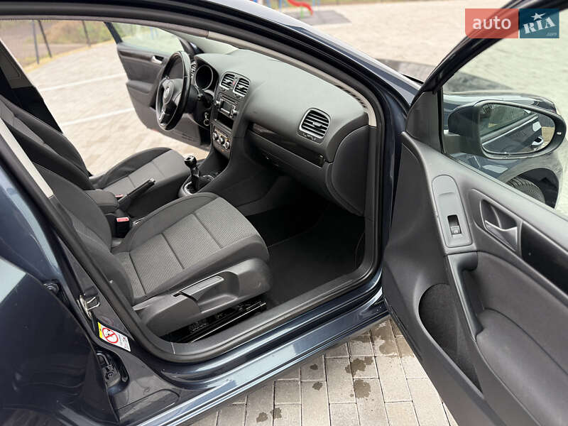 Хэтчбек Volkswagen Golf 2010 в Кременце