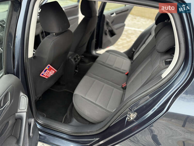 Хэтчбек Volkswagen Golf 2010 в Кременце