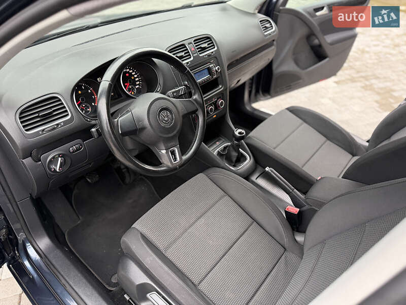 Хэтчбек Volkswagen Golf 2010 в Кременце