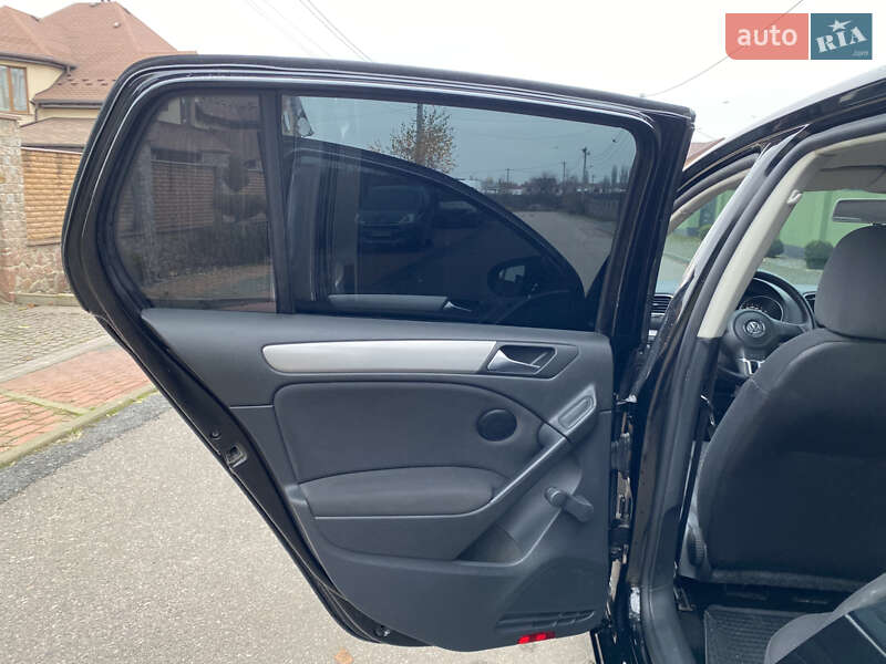 Хэтчбек Volkswagen Golf 2009 в Житомире