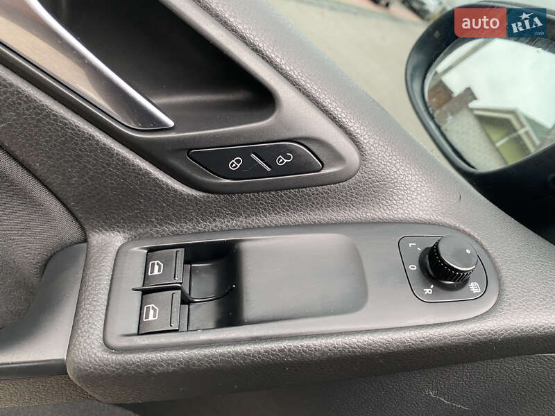 Хэтчбек Volkswagen Golf 2009 в Житомире