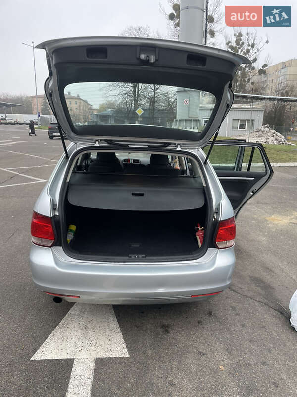 Універсал Volkswagen Golf 2011 в Львові