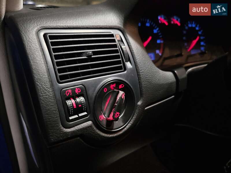 Хэтчбек Volkswagen Golf 1998 в Одессе