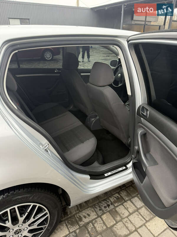 Хетчбек Volkswagen Golf 2006 в Звягелі